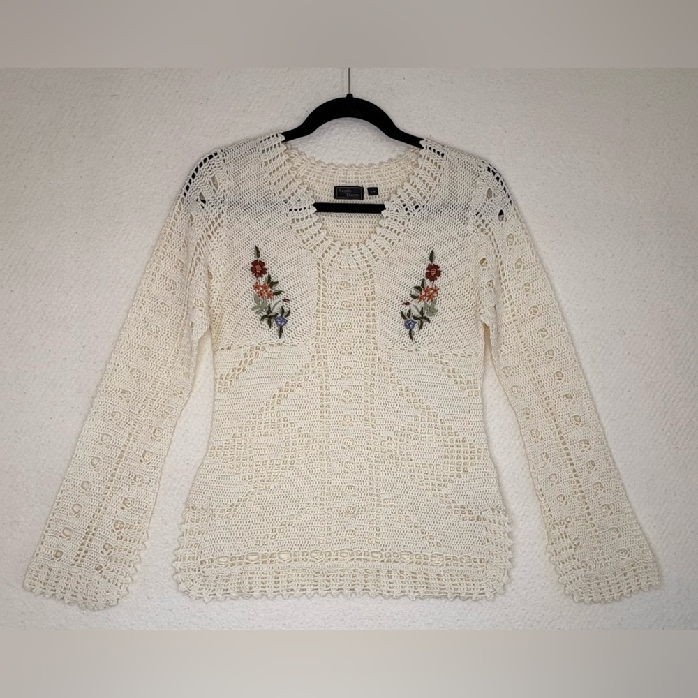 Beautiful Vintage Razzle Dazzle Crocheted Sweater & Embroidered Flowers. Size S